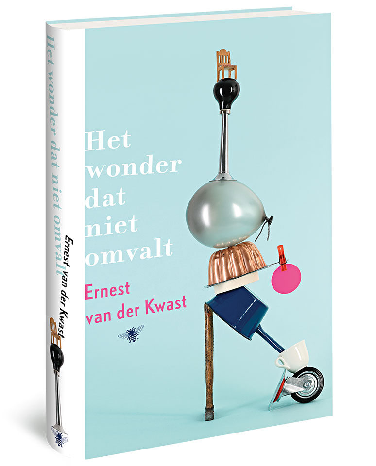 Ernest van der Kwast: Het wonder dat niet omvalt - ISBN 978-9023498339 - Ontwerp boekomslag: Erik Cox