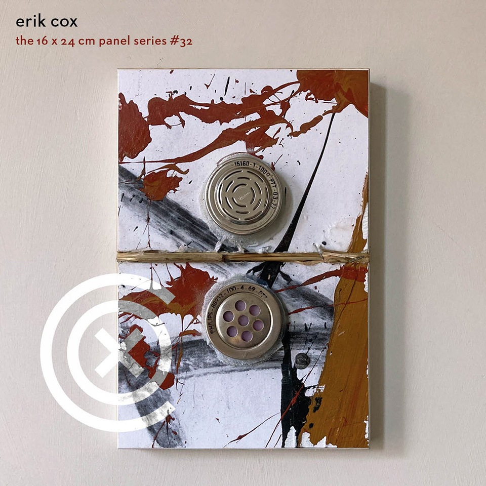 The 16 x 24 panel series #32 - Acryl, papier, metaal, houtskool en riet op underlayment - door Erik Cox
